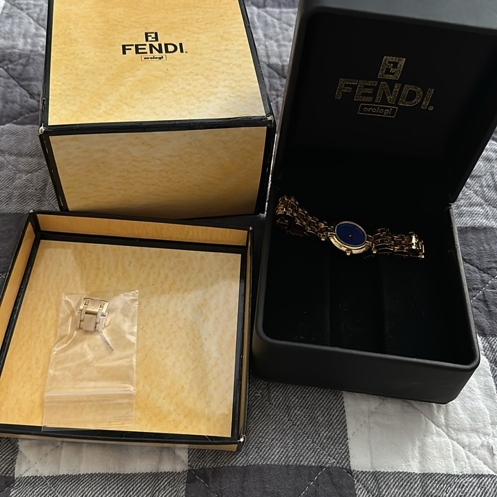 Fendi woman’s watch. Swiss made - Picture 3 of 8